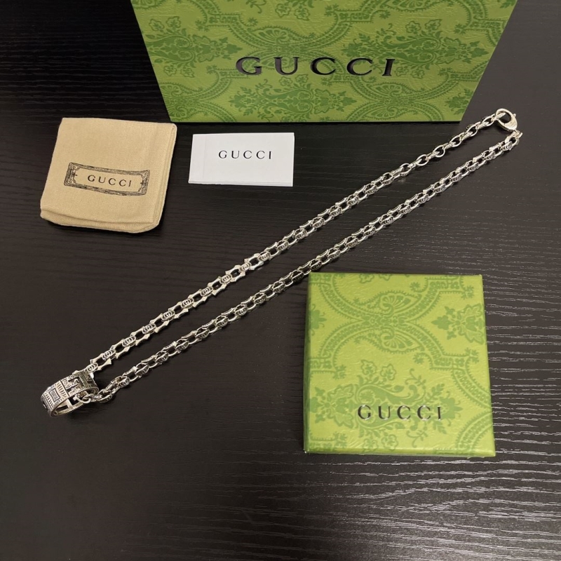 G*u*i necklaces